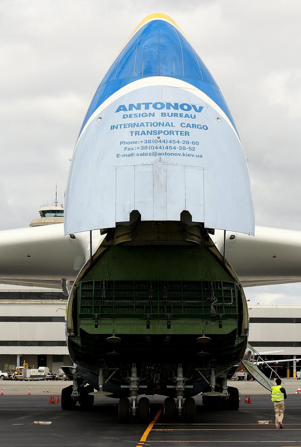 The An-225's nose opened in Perth