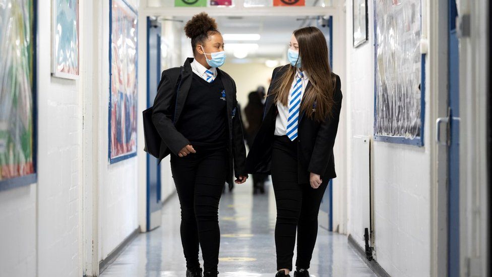 Secondary school girls in Llanishen, Cardiff (Sept 2021)