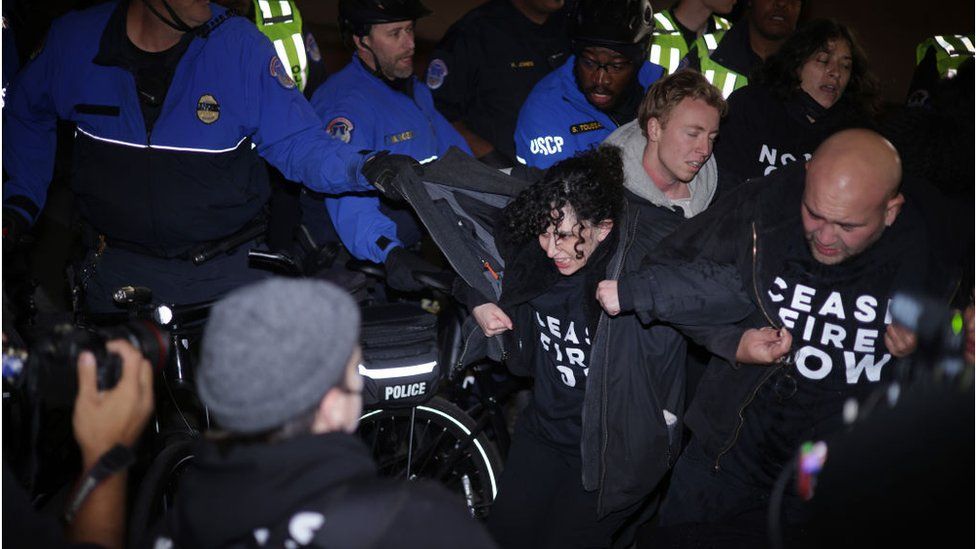 Protestors and police clash outside of a federal building in Washington DC