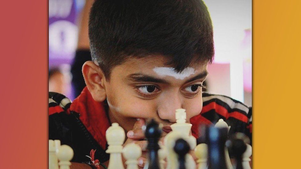 Teenage chess genius could become youngest World Champion - BBC Newsround