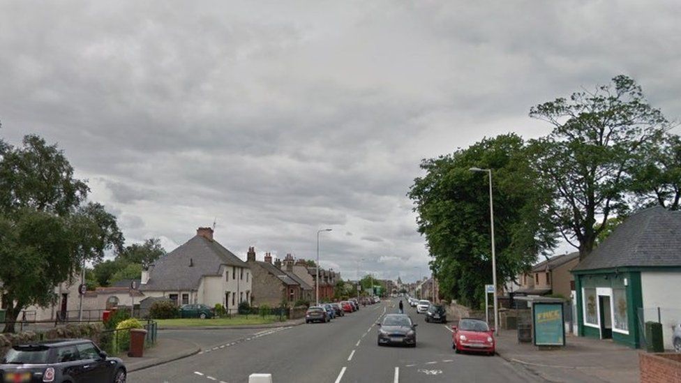 Driver sought after girl hit by car in Tranent BBC News