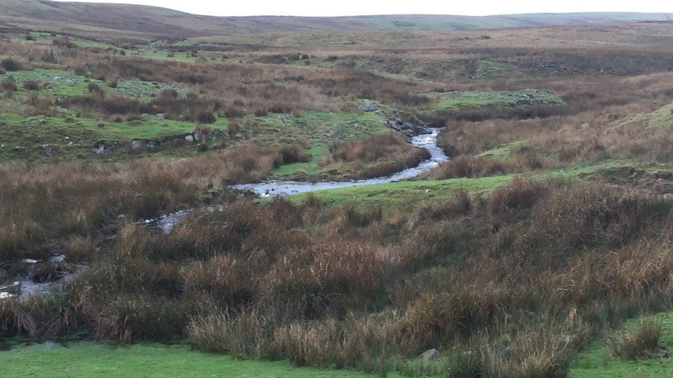 'Highest village' sign blunder in Bwlchgwyn, Wrexham BBC News