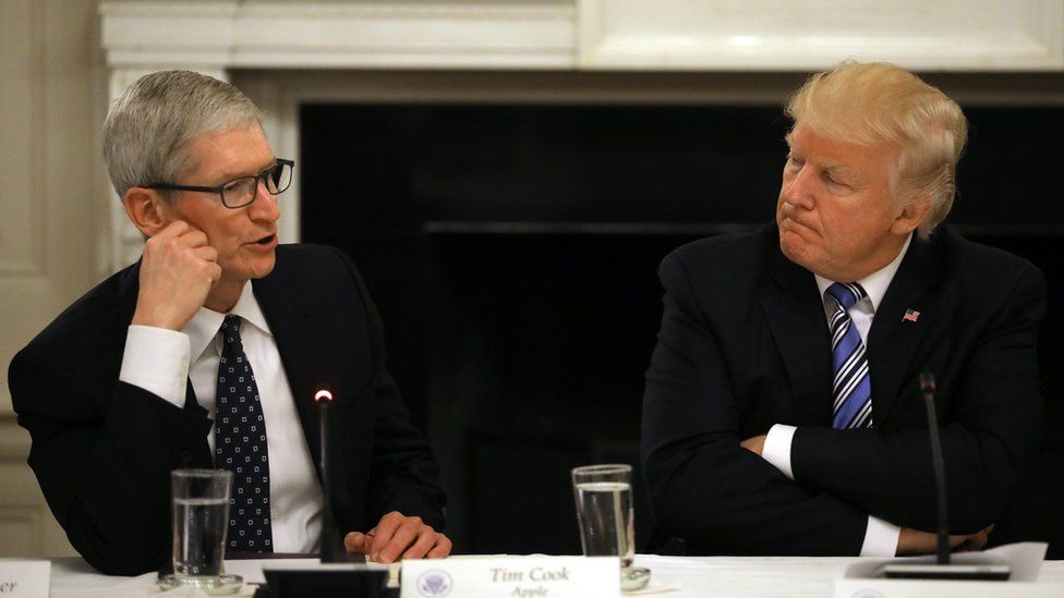 Tim Cook and Donald Trump in 2017