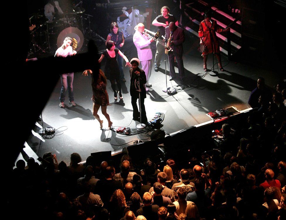 Prince performs in 2007
