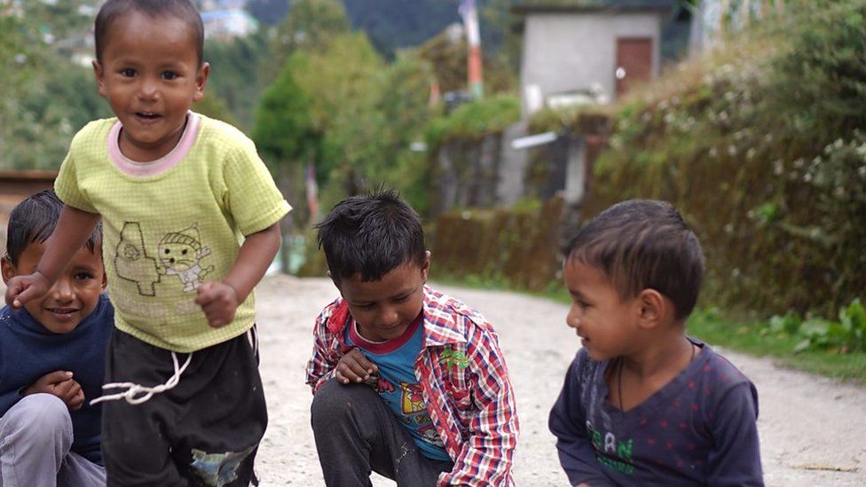 Children playing in the village of Lachun