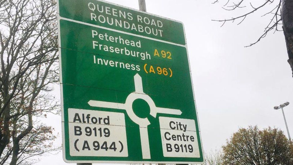 Queens Road roundabout sign