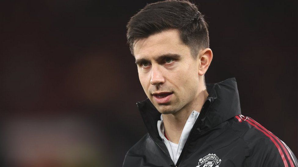 Pwy yw Eric Ramsay, is-reolwr tîm Cymru? - BBC Cymru Fyw