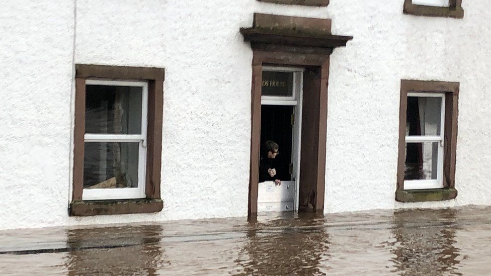 Storm Ciara: Residents Battle To Save Homes From Floodwaters - BBC News