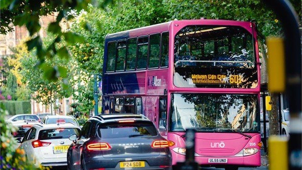 Uno bus in Welwyn Garden City