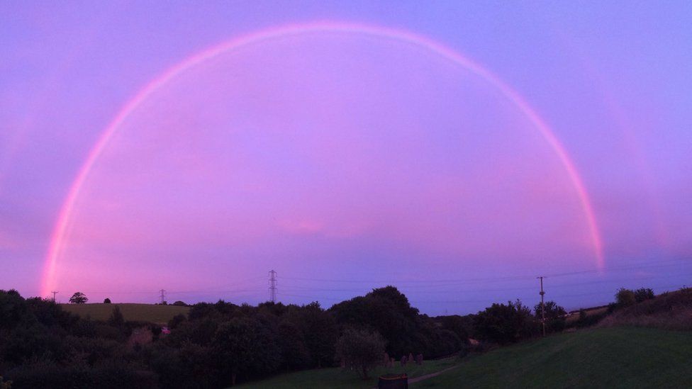 Rare 'pink rainbow' spotted in sky over Bristol - BBC News