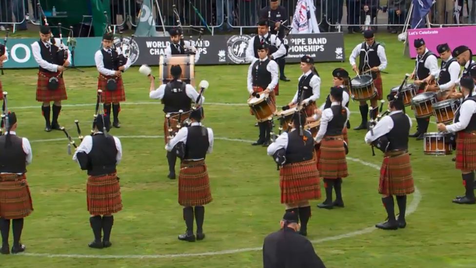 World Pipe Band Championships get under way in Glasgow BBC News