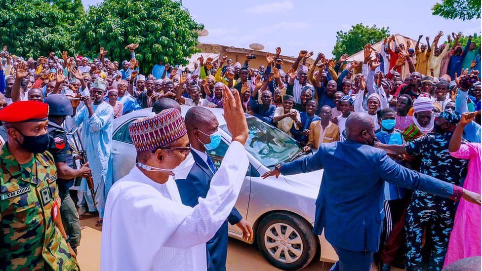 Crowds waving at President Buhari