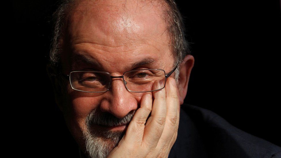 Salman Rushdie with his head in hand