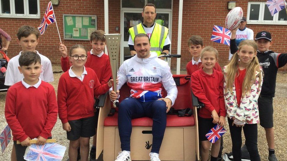 Holbrook Primary School children with Rugby 7s Oympic athlete, Ethan Waddleton, who lives in Holbrook