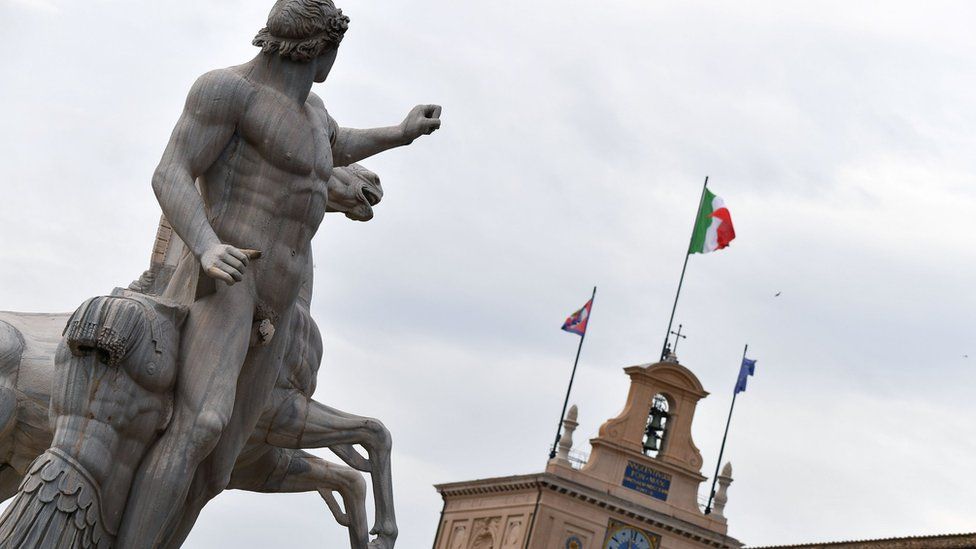 Italy pays higher prices to sell government bonds - BBC News