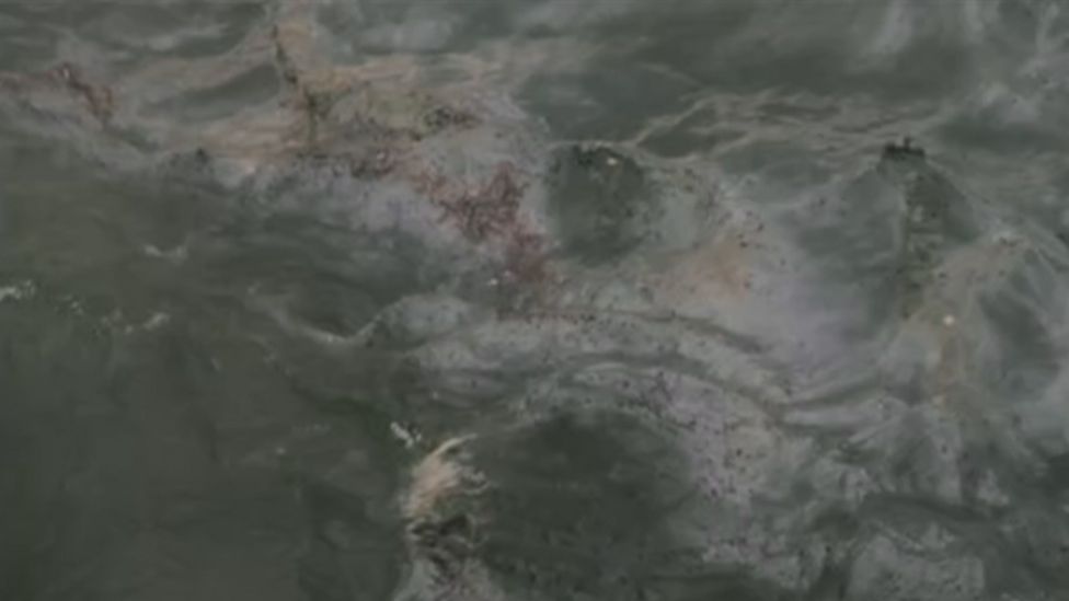 Philippines 'prepares for worst' after oil spill - BBC News
