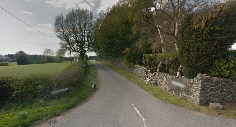 Officer injured after Land Rover driven into police car - BBC News