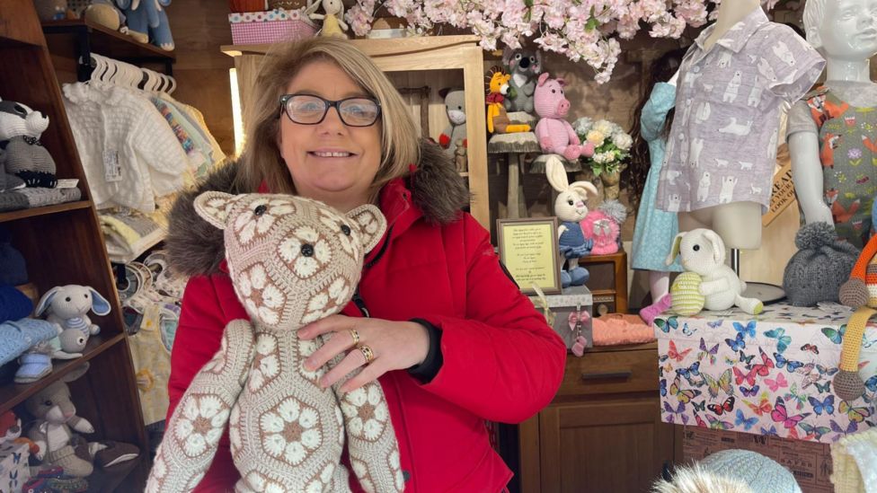 Traders worry as Leek Indoor Market closes for £3.2m revamp - BBC News