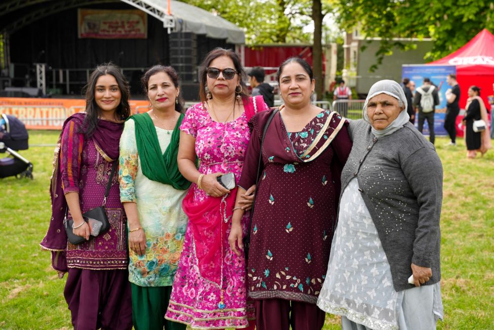 Thousands celebrate Vaisakhi in Wolverhampton park BBC News