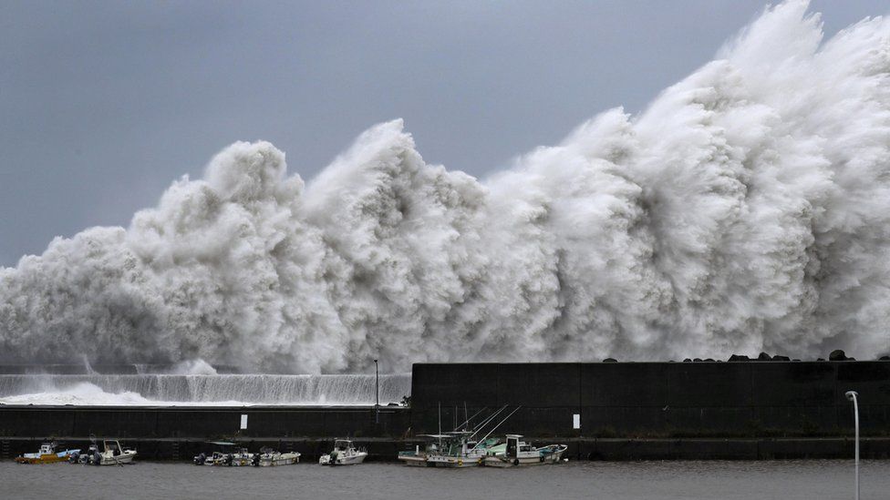 Waves triggered by Jebi in Aki, Kochi prefecture