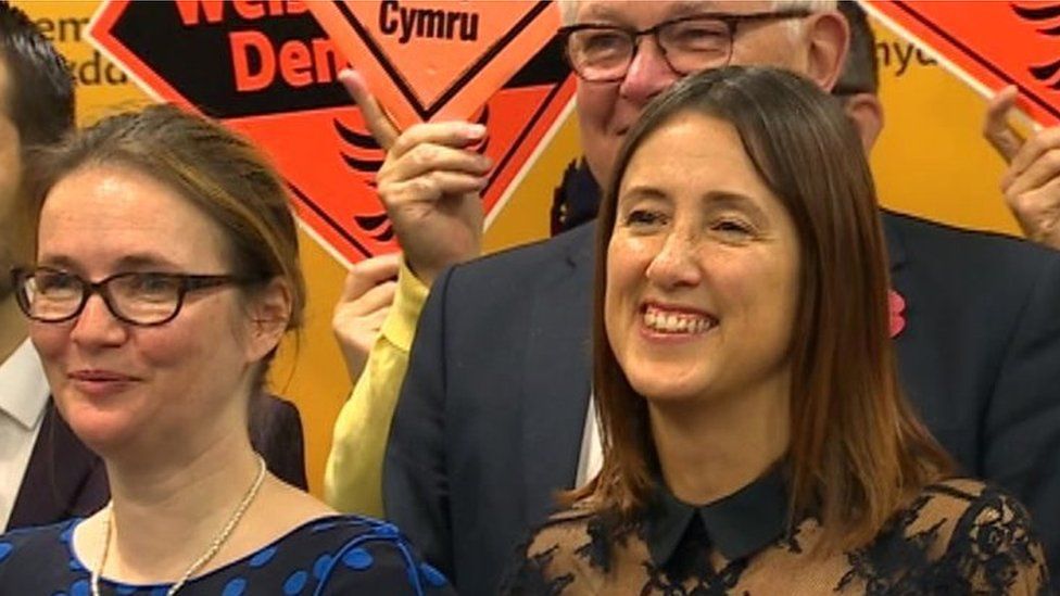 Jane Dodds (R) with ex-Welsh Lib Dem leaders Kirsty Williams and Lord German