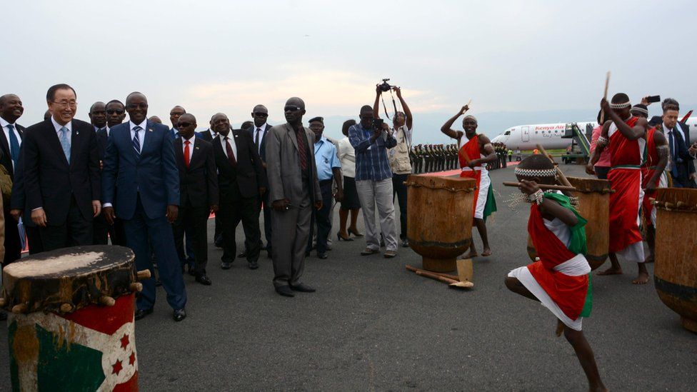 Burundian drummers perform upon arrival of United Nations Secretary-General Ban Ki-Moon (L) at Bujumbura airport on 22 February 2016