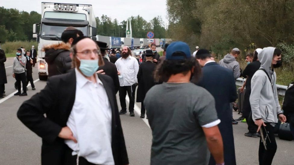 Jewish pilgrims gather at the Novi Yarylovychi crossing point