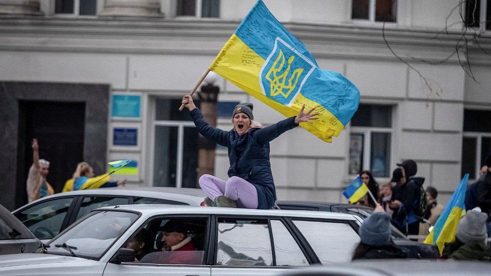 Ukrainians celebrating in Kherson, 13 Nov 22