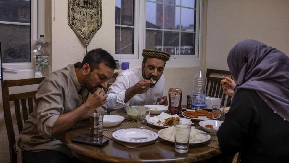 People taking iftar in their home