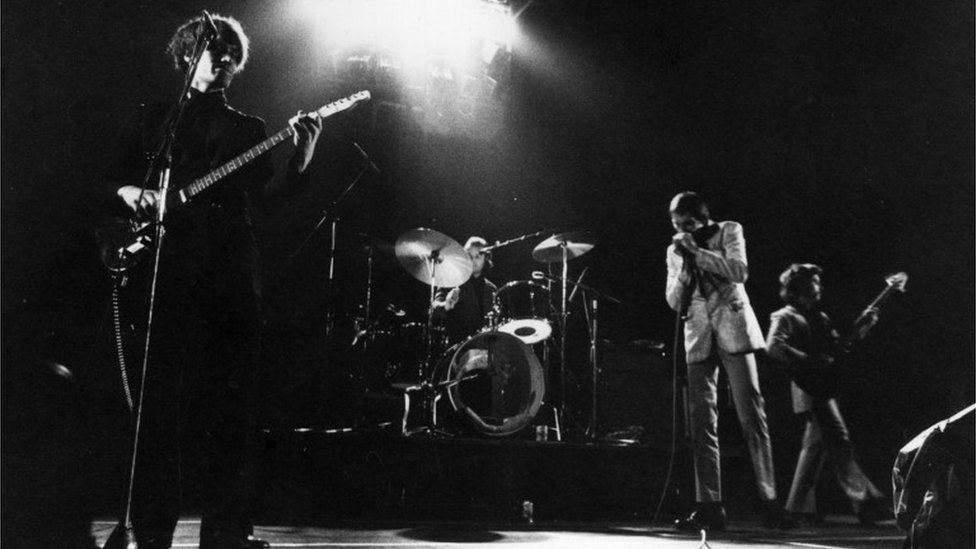 Доктор Филгуд играет в Hammersmith Odeon в декабре 1976 года