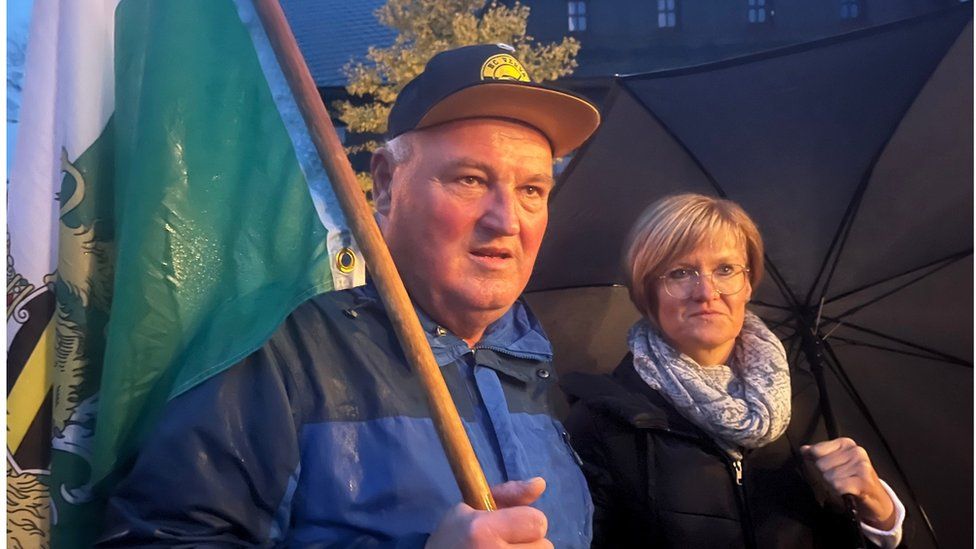 Thomas (with Saxony flag) and Anja in Hermsdorf