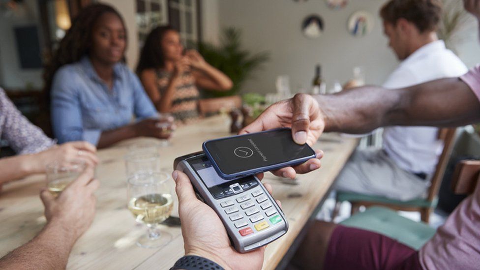 Paying by card in a cafe