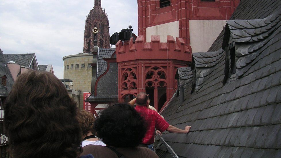 People on a Frankfurt on Foot rooftop tour