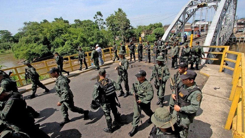 Venezuelan soldiers close border with Colombia in Boca de Grita