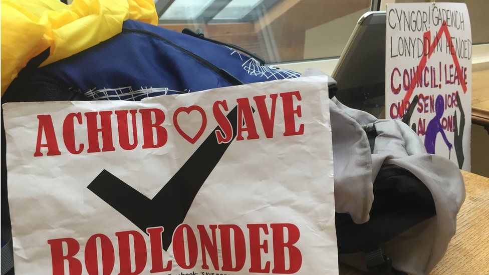 Save Bodlondeb signs