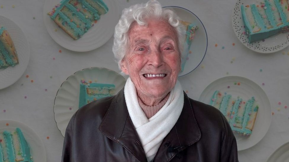 World's oldest international cricketer Eileen Ash turns 110 - BBC News