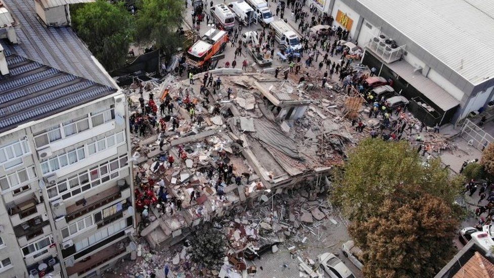 Rescuers search for survivors at a collapsed building in Izmir, Turkey. Photo: 30 October 2020