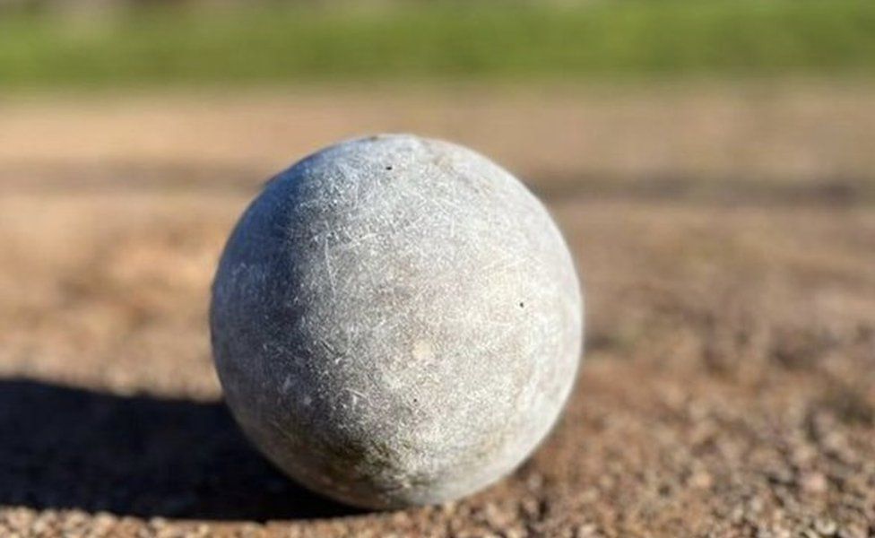 Olympic shot putter Sophie McKinna's kit stolen from outside home - BBC