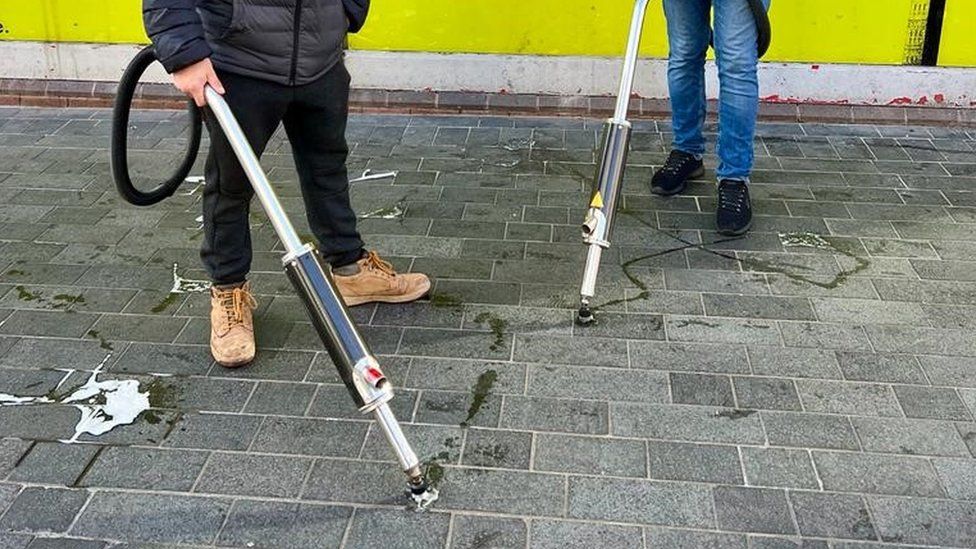 Grimsby's streets to be cleaned by special machines BBC Newsround
