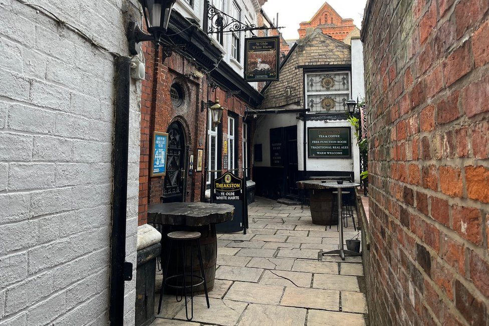 Ye Olde White Harte in Hull