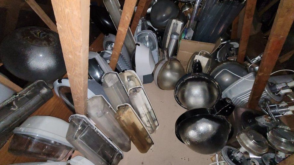 Milton Keynes group bids to keep street light heritage BBC News