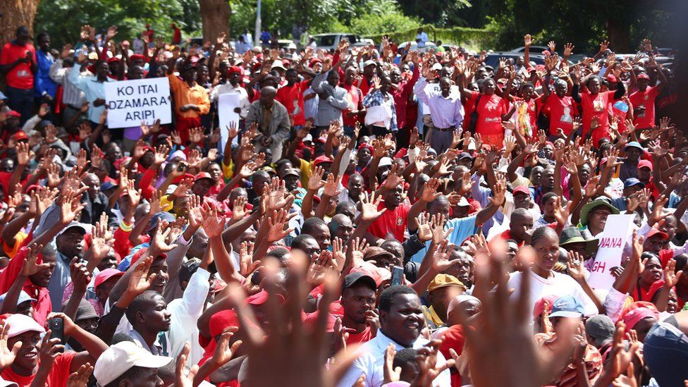 Zimbabwe 2000 People Join Anti Mugabe Protest In Harare Bbc News 6053