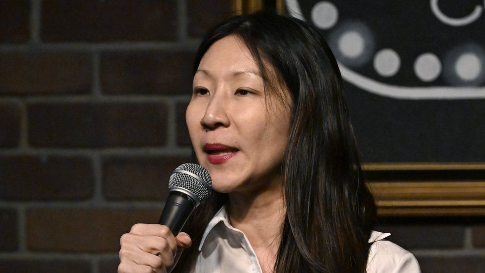 Jocelyn Chia：美国喜剧演员称马来西亚对 MH370 笑话的反应“荒谬” – BBC