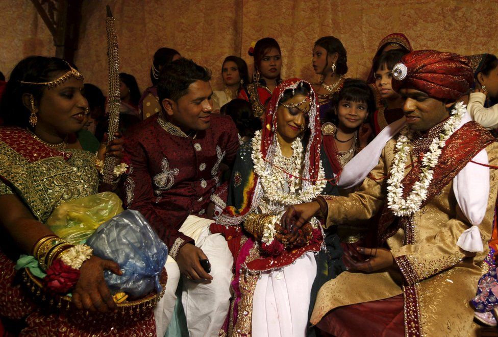 A couple go through a Hindu ritual during a mass marriage ceremony in Karachi in Pakistan's Sindh province on 24 January 2016.