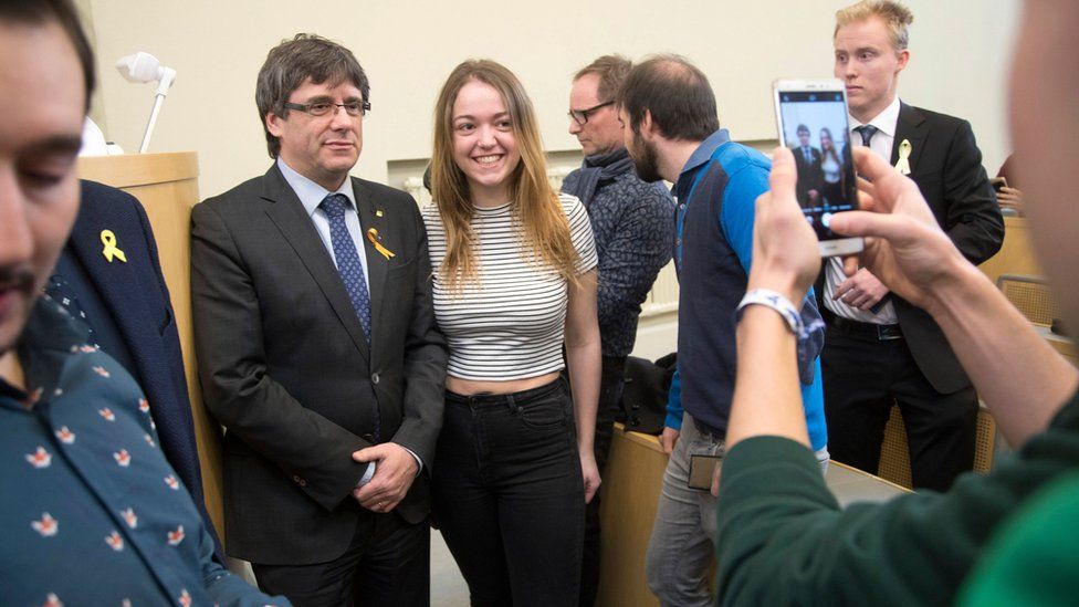 Carles Puigdemont meets student Paula Dior from Barcelona, in Helsinki, on 23 March