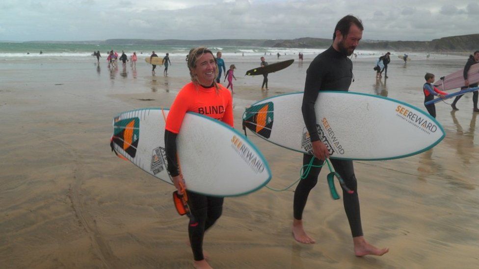 Blind surfer urges Boardmasters to include new category - BBC News