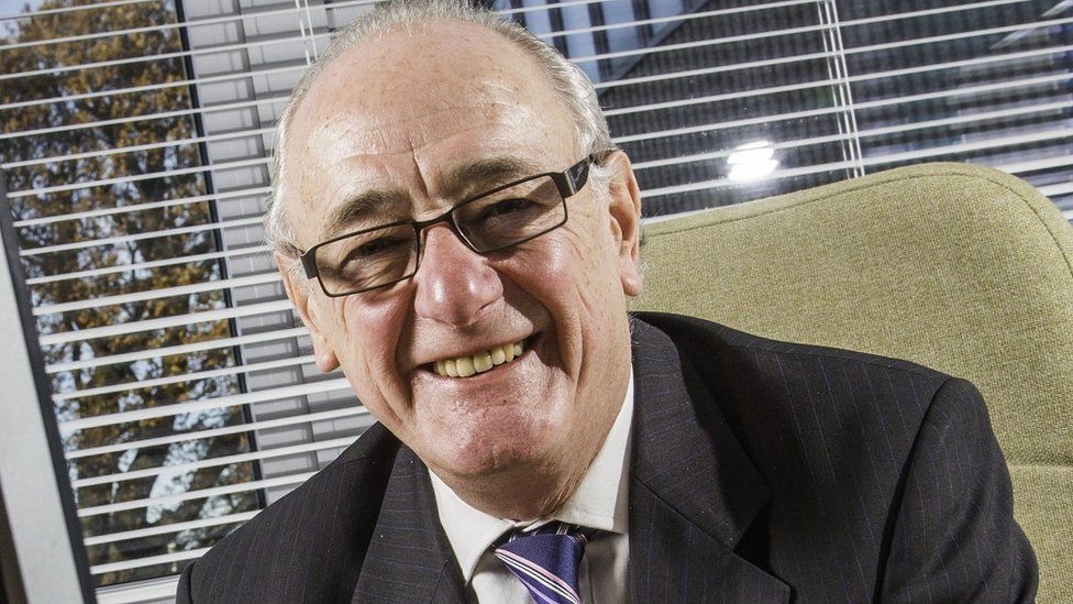 North Wales PCC Winston Roddick to stand down - BBC News