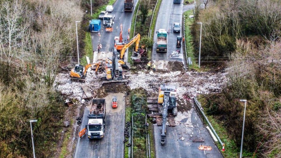 Work to remove the bridge