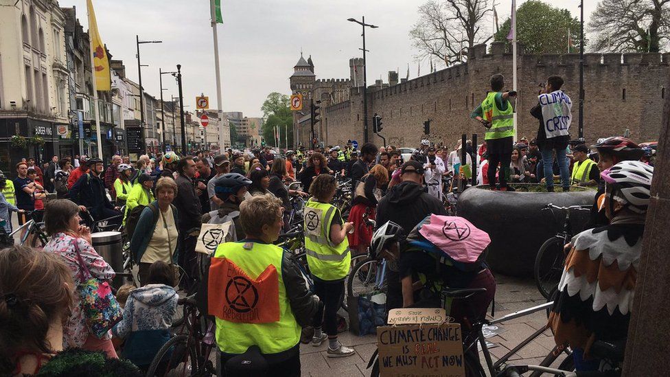 Crowds gathered at Queen Street