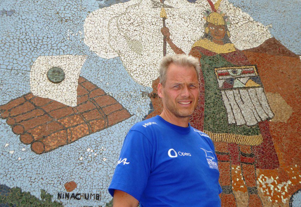 Expedition leader Torgeir Higraff in front of image of Inca emperor Tupac Yupanqui